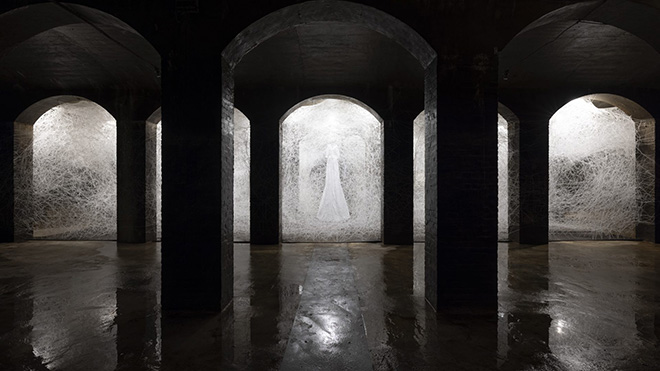 Chiharu Shiota - Multiple Realities, Cisternerne, Frederiksberg, 2022. Photo credit: Torben Eskerod