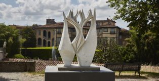 Pablo Atchugarry - Il risveglio della Natura, Mura di Lucca, Palazzo Pfanner