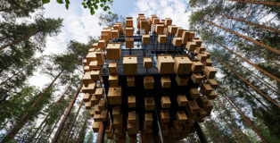 Biosphere Treehouse Hotel by Bjarke Ingels Group. Photo credit: Mats Engfors Fotographic