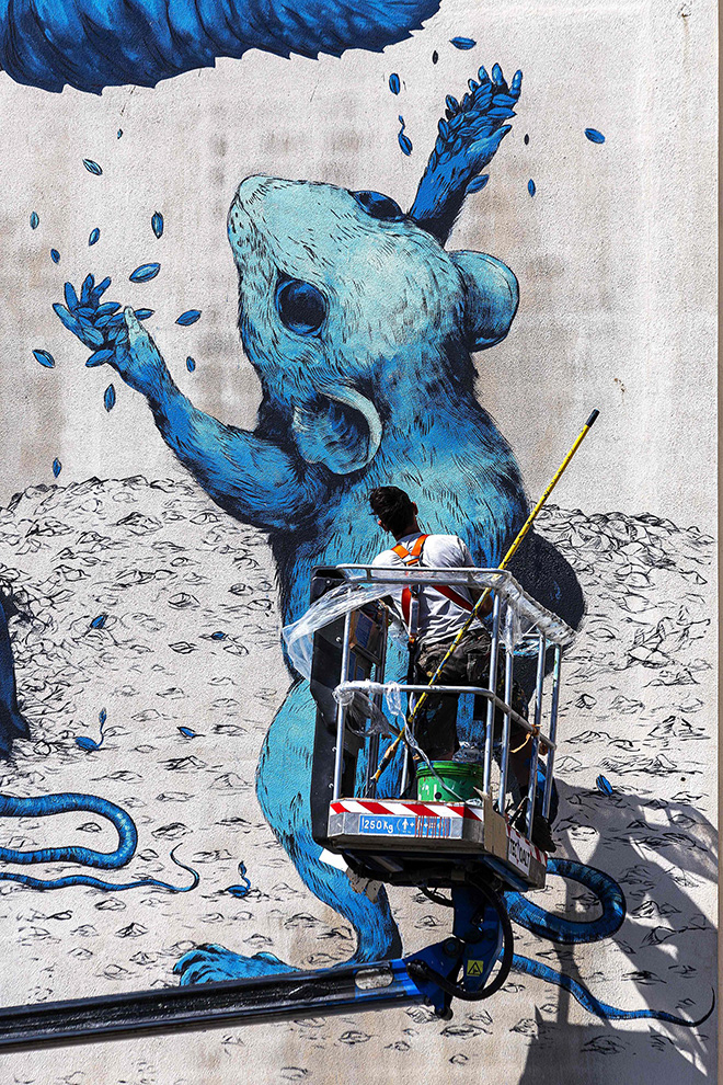 Ericailcane at work - Murale, via Schiavazzi, Cagliari Urbanfest. Photo credit: Massimiliano Frau