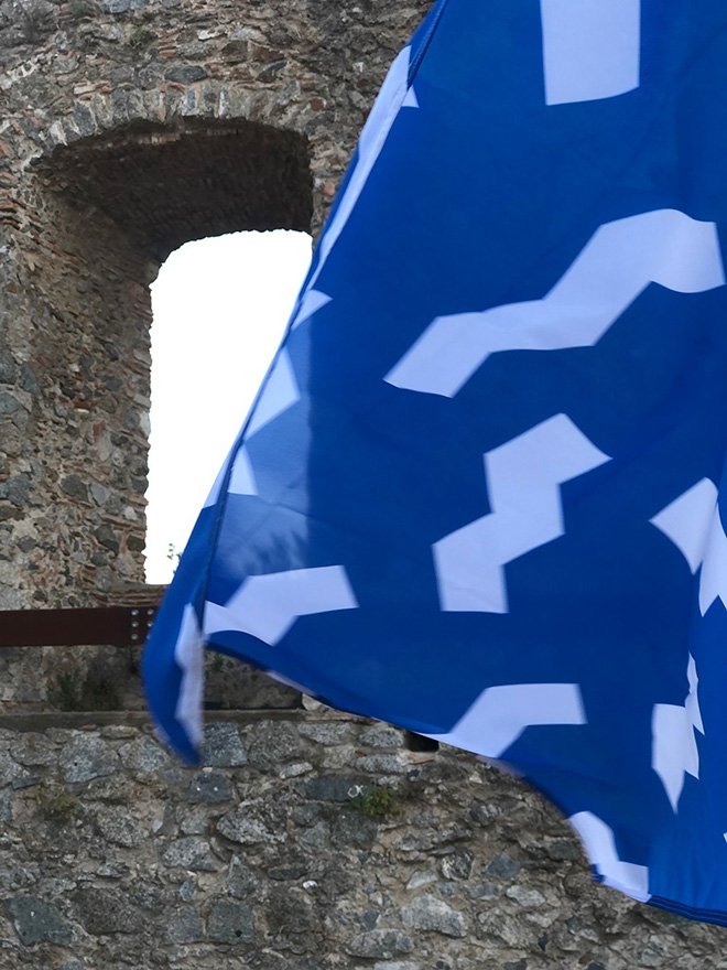Massimo Sirelli - Le Bandiere sbagliate, installazione site specific, Grangia di Sant’Anna a Montauro