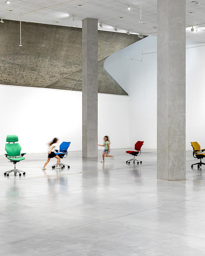 Urs Fischer, PLAY, 2018, 9. Chairs, polished aluminum, powder-coated aluminum, aluminum, stainless steel, brass, polyamide, fabric, electric motors, electronics, sensors, software, fiberglass, lithium-ion batteries. Privet collection, courtesy of the artist. Photo: Elad Sarig. Urs Fischer - PLAY, Tel Aviv Museum of Art.