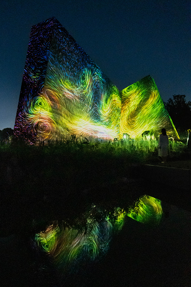 teamLab, Sculptures of Dissipative Birds in the Wind, 2022. Exhibition view of teamLab Botanical Garden Osaka, 2022, Nagai Botanical Garden, Osaka. © teamLab, Courtesy Pace Gallery.