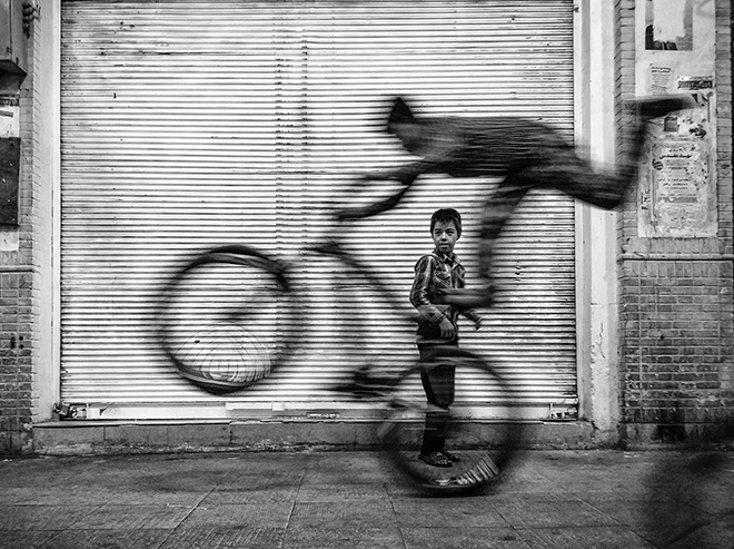 Mohammad Mehdi Veral - Bicycle Run, Qom (Iran), Street photography, Siena International Photo Awards 2022