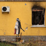 Banksy – La resilienza ucraina negli stencil a Borodjanka, Kiev e Irpin