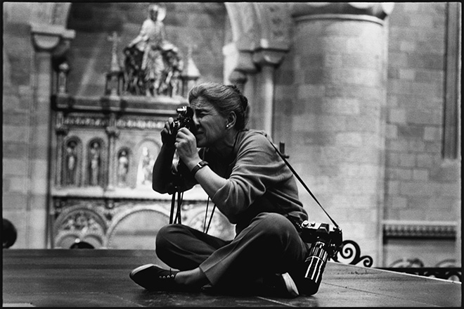 Eve Arnold on the set of ‘Becket’, England, 1963. Photo by Robert Penn