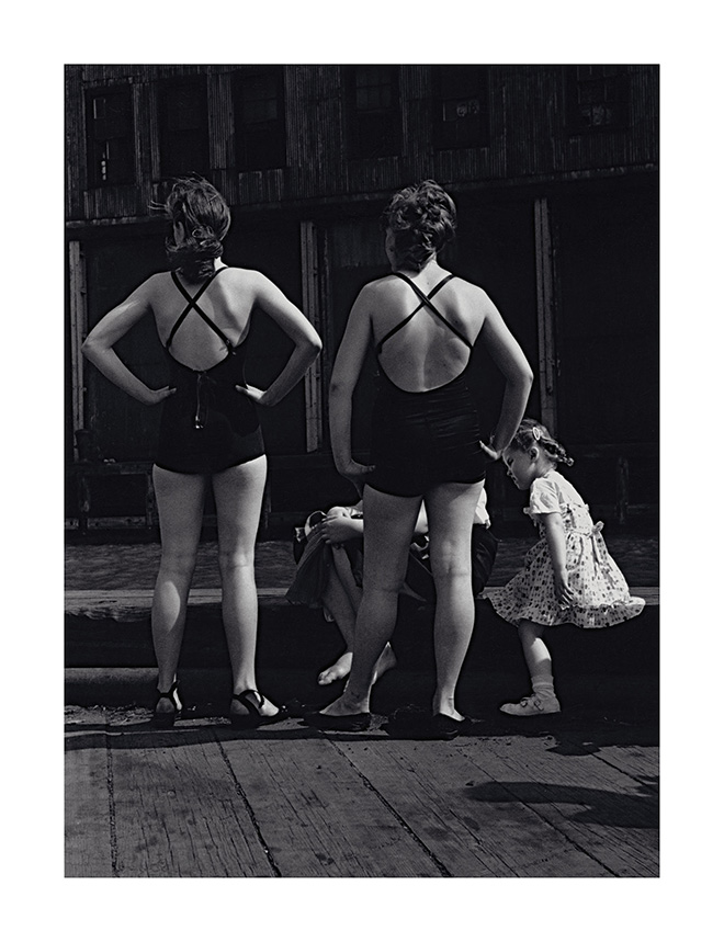 Ruth Orkin - Two Women in Bathing Suits, Gansevoort Pier New York City, 1948 Vintage print. © Ruth Orkin Photo Archive