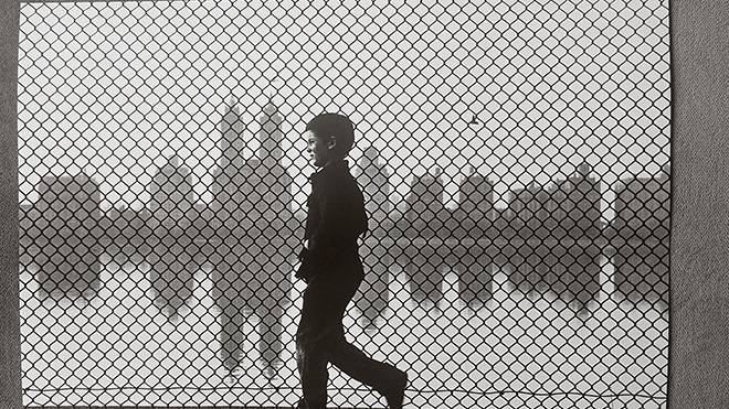Ruth Orkin - Boy on Reservoir, Central Park, New York City, 1960 Modern print, 2021. © Ruth Orkin Photo Archive