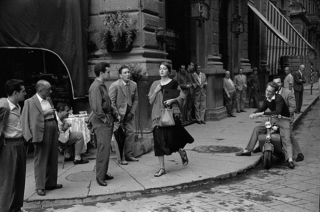 Ruth Orkin - American Girl in Italy,  Florence, Italy, 1951  Vintage print. © Ruth Orkin Photo Archive