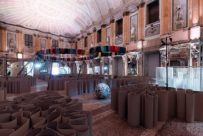 Michelangelo Pistoletto - La Pace Preventiva, installazione Palazzo Reale, Sala delle Cariatidi. photo: Glaz Gutman