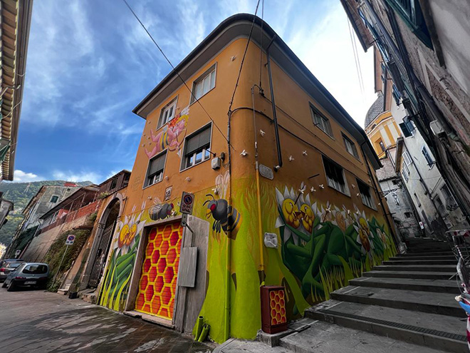 Impollinèmesi, dettaglio scalinata  - Il primo eco-murales multimediale d’Italia - Photo credit: Yourban2030