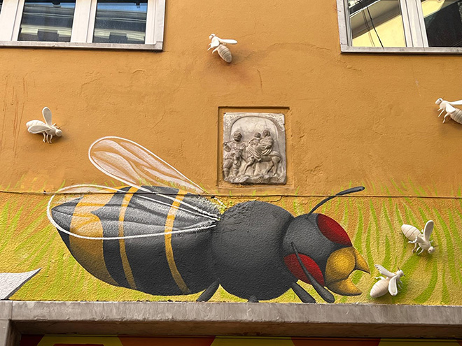 Vespa Velutina e api con ali mozzate. Il primo eco-murales multimediale d’Italia. Photo credit: Yourban2030