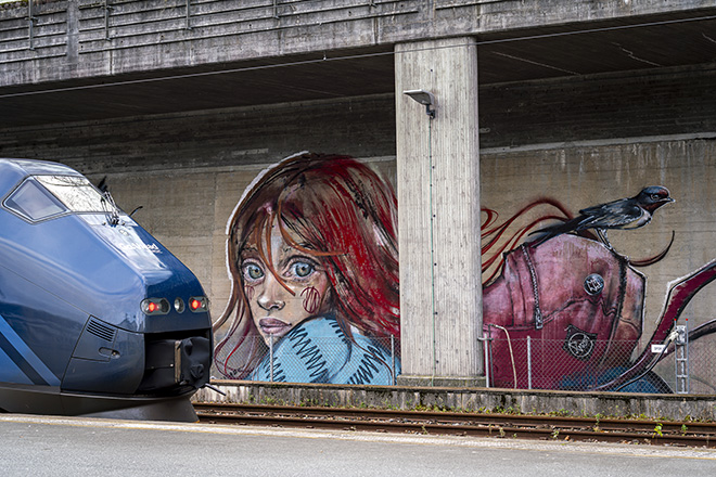 Hera - Mural, platform 1 at the Stavanger train station, Stavanger. Photo credit: @bktallman