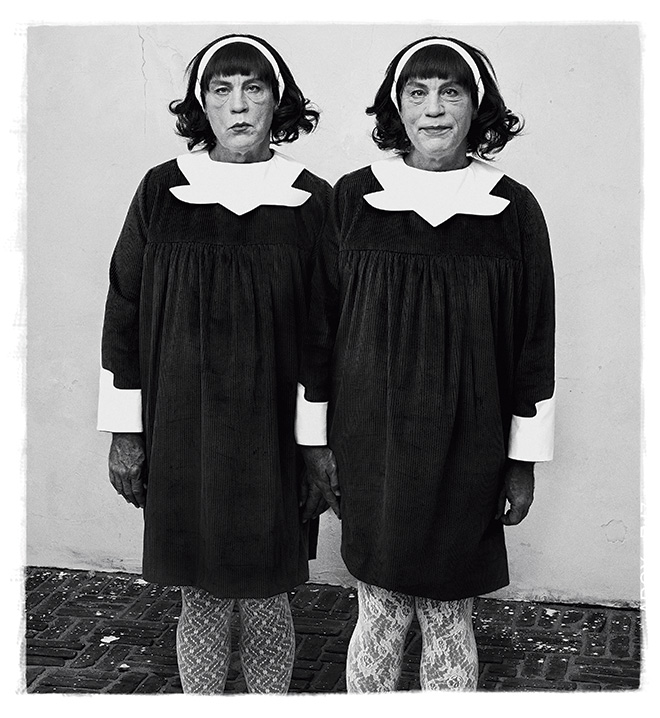 Sandro Miller, Diane Arbus / Identical Twins, Roselle New Jersey (1967), 2014. © Sandro Miller