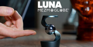 Mezmoglobe - Luna, la scultura cinetica da scrivania