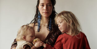 ©Victoria Ushkanova - Bo and her kids, Almere Oosterwold, The Netherlands, 2nd Place Winner AAP Magazine #38: Women