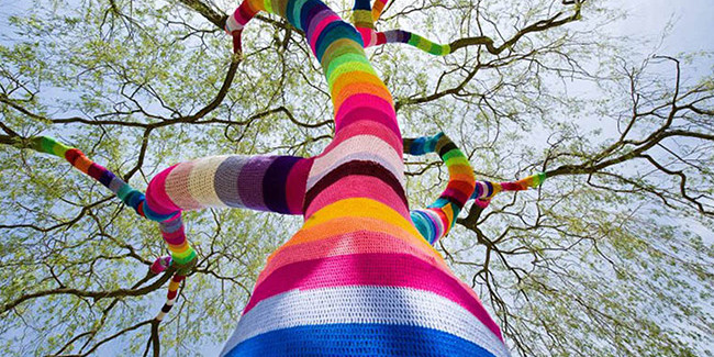 Yarn bombing