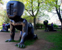 Babies, bronze version installed on Kampa - David Cerny