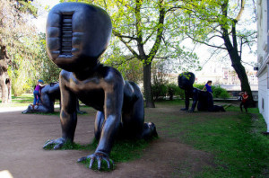 Babies, bronze version installed on Kampa - David Cerny