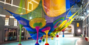 Toshiko Horiuchi MacAdam, Harmonic Motion / Rete dei draghi, 2013. Photo credit: Roberto Boccaccino.
