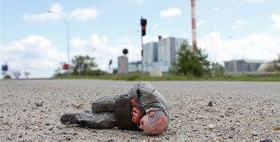 Isaac Cordal - Cement Eclipses