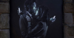 Banksy - Mobile Lovers