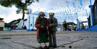 Isaac Cordal - Cement Eclipses, Chiapas Mexico