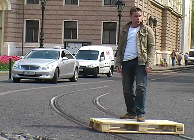 Tomas Moravec – Pallet on Rails