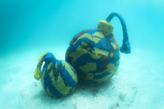 Underwater crochet sculpture, Ocean yarn bombing