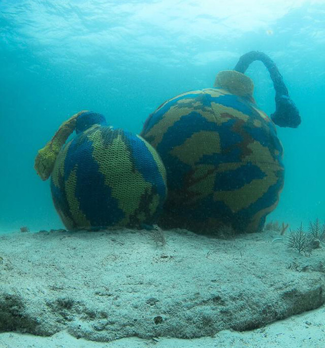 Underwater crochet sculpture, Ocean yarn bombing