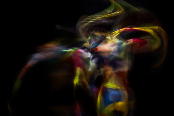 Colors in Motion - Exploring body and movement trough photography and body art