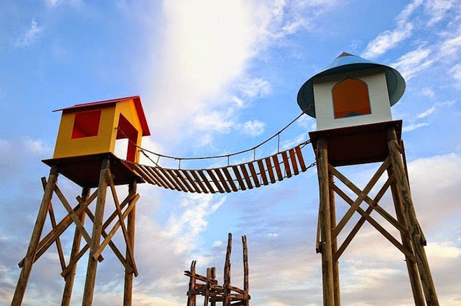  Sculpture on the beach - Australia