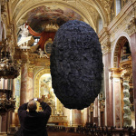 To be in Limbo – Installazione omaggio a Magritte
