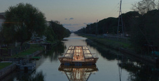 Jellyfish Barge - Studio Mobile