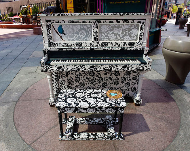  Street piano, Play me, I'm yours. Denver, Colorado, USA, 2011