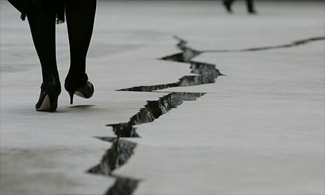 Doris Salcedo - Turbine Hall Tate - London