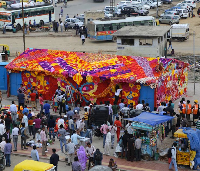 Olek - India yarn bombing