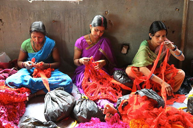 Olek - India yarn bombing