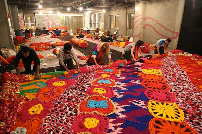 Olek - India yarn bombing