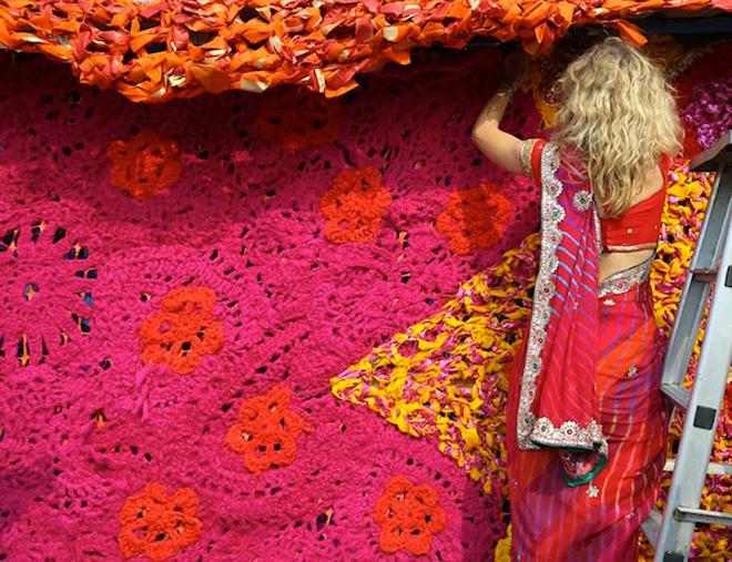 Olek - India yarn bombing