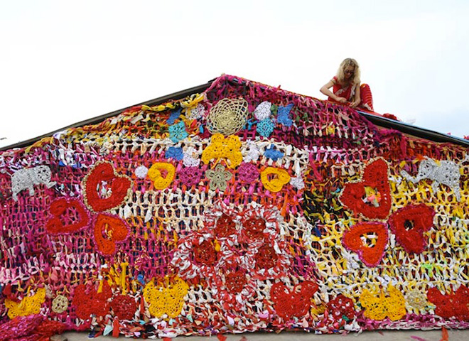 Olek - India yarn bombing