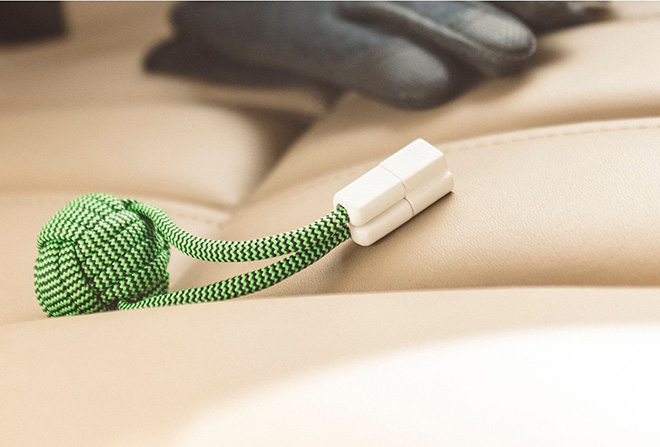 Bold Knot - iPhone Charger in a Keychain