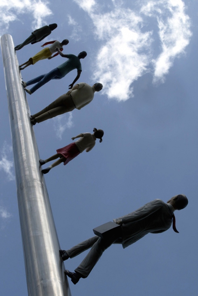 Jonathan Borofsky - Walking to the sky