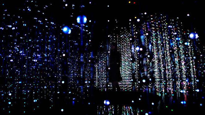 Team Lab - Walk Through the Crystal Universe