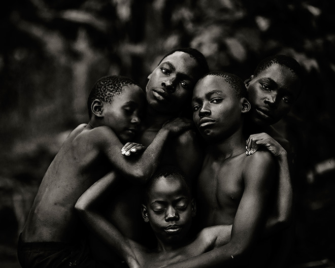 Linelle Deunk (NETHERLAND) - Band of brothersPeople&Portrait, Mukono district (Uganda) - 2014. 1 classificato PEOPLE&PORTRAIT,  Siena International Photography Awards.