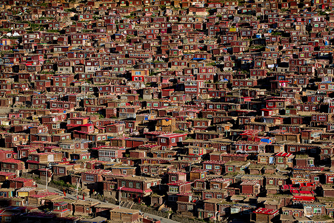  Jørgen Johanson (NORWAY) - Larung gar buddhist Academy, Sertar, Sichuan Province (China) - 2013. 1 classificato ARCHITECTURE,  Siena International Photography Awards.