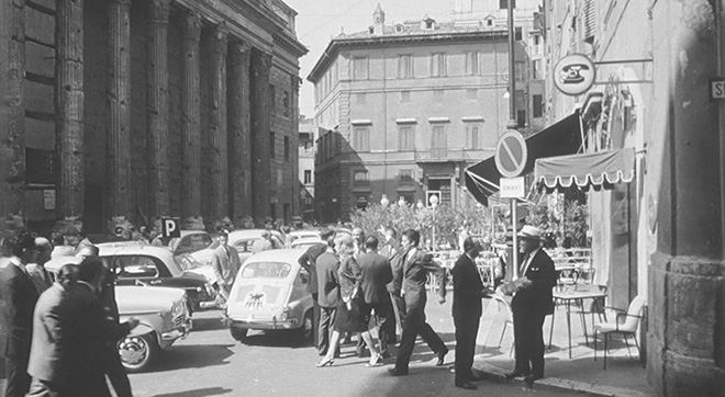 Michelangelo Antonioni - L'Eclisse (Proiezione sullo storico set  del Tempio di Adriano a Roma)