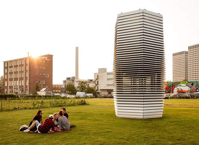 Daan Roosegaarde – The smog free project