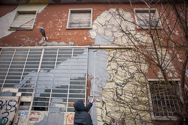 Blu cancella i murales realizzati a Bologna