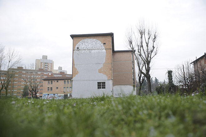 Blu cancella i murales realizzati a Bologna